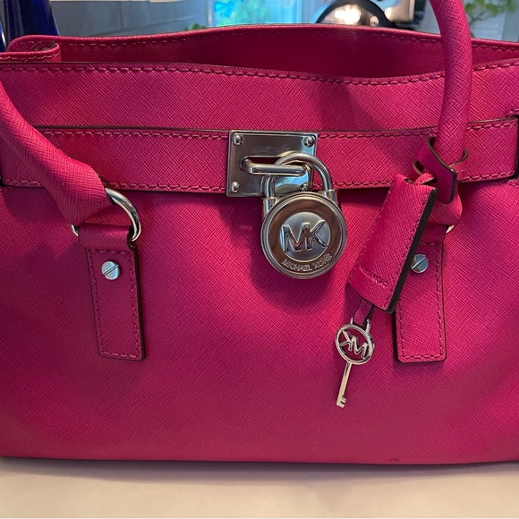 Michael Kors Hamilton Medium Raspberry Handbag - Picture 6 of 7